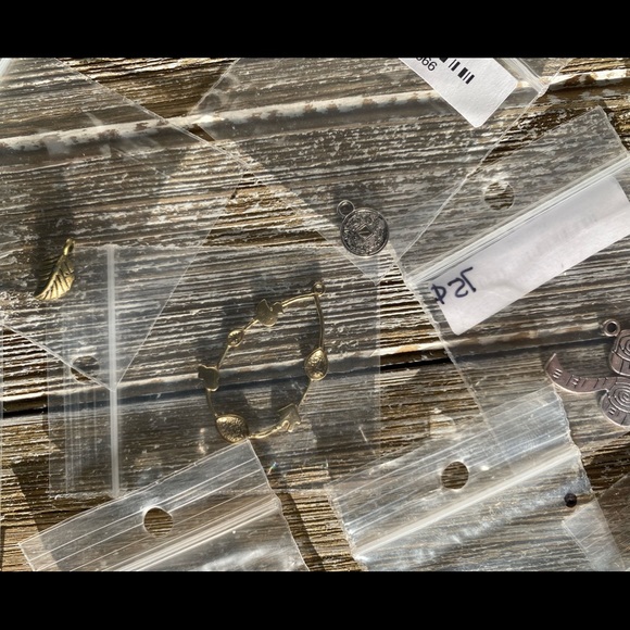 Mixed Charms, Clasps and Beads Findings - Picture 4 of 9